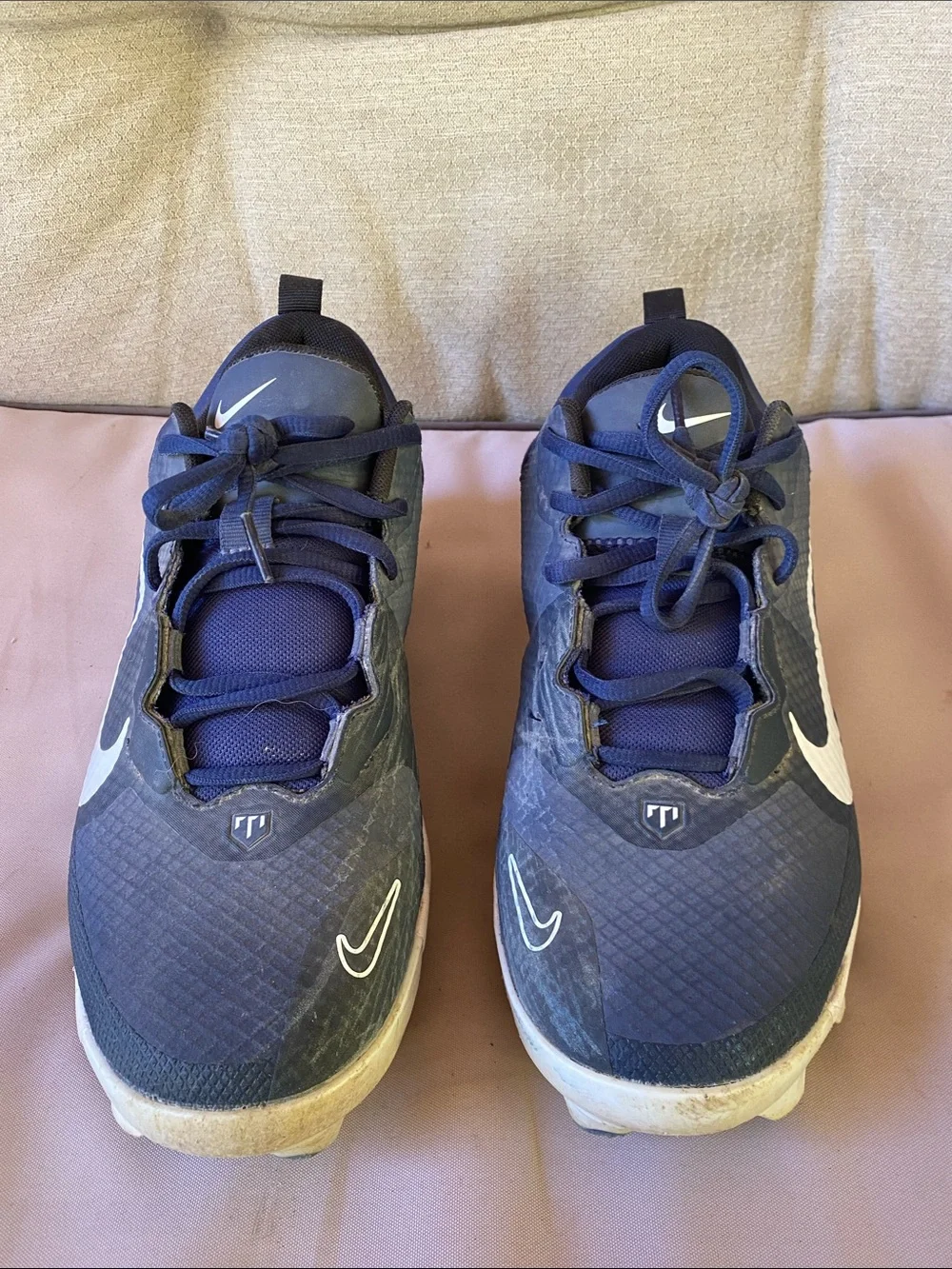 Nike Men’s Navy and White Athletic Cleats